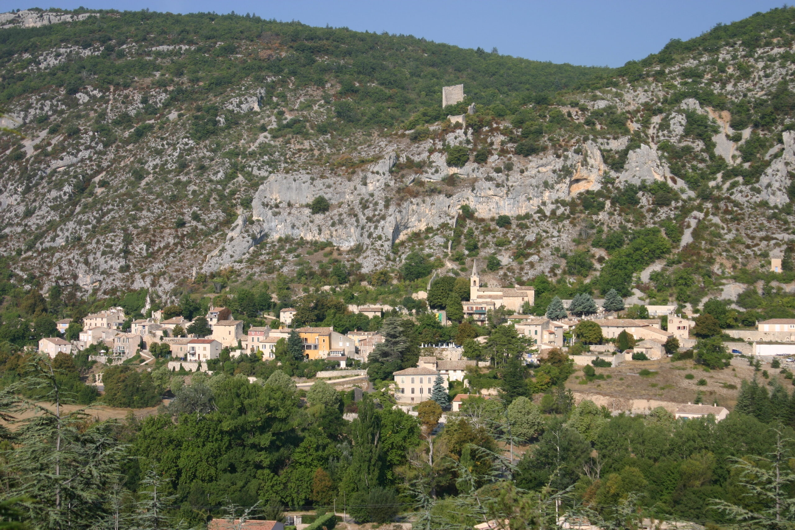 Vue du village de Monieux